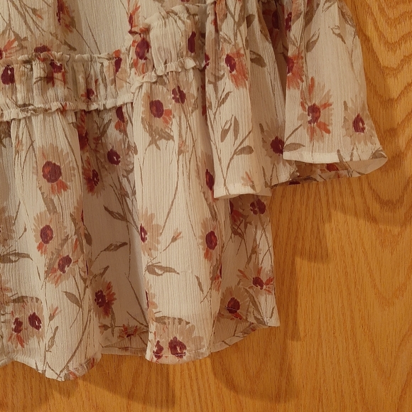 Lucky Brand Boho Sheer Neck Bell Sleeve Floral Top Size Small - Picture 13 of 13